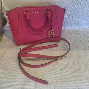 MK Hand/Body Bag NWOT